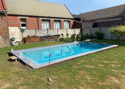 Piscine extérieur construite