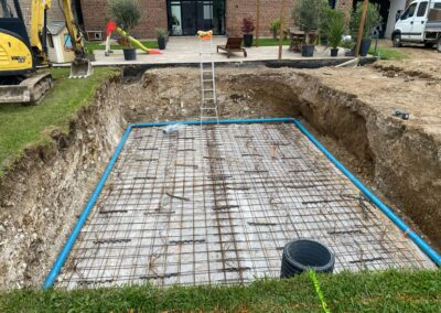 Montage de la structure de piscine