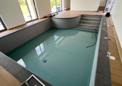 mise ne eaux piscine d'intérieur
